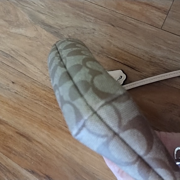 Coach Wristlet - Picture 12 of 12